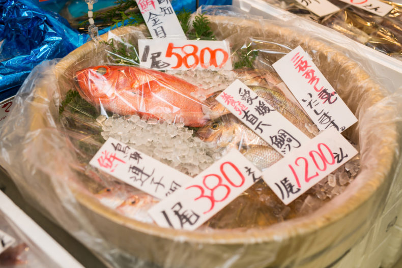 市場の新鮮な魚